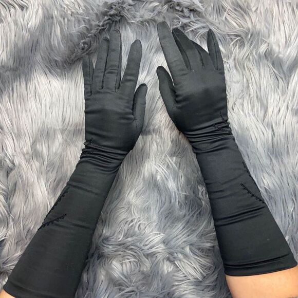 Vintage Black Embroidered Detail Evening Gloves - Picture 6 of 6